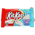 KitKat Birthday Cake 42g Knusperwaffel in weißer Kuvertüre mit Karamellnote und bunten Streuseln